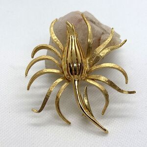 Vintage Large Floral Gold Tone Pin Brooch Hollywood Regency Art Nouveau Textured